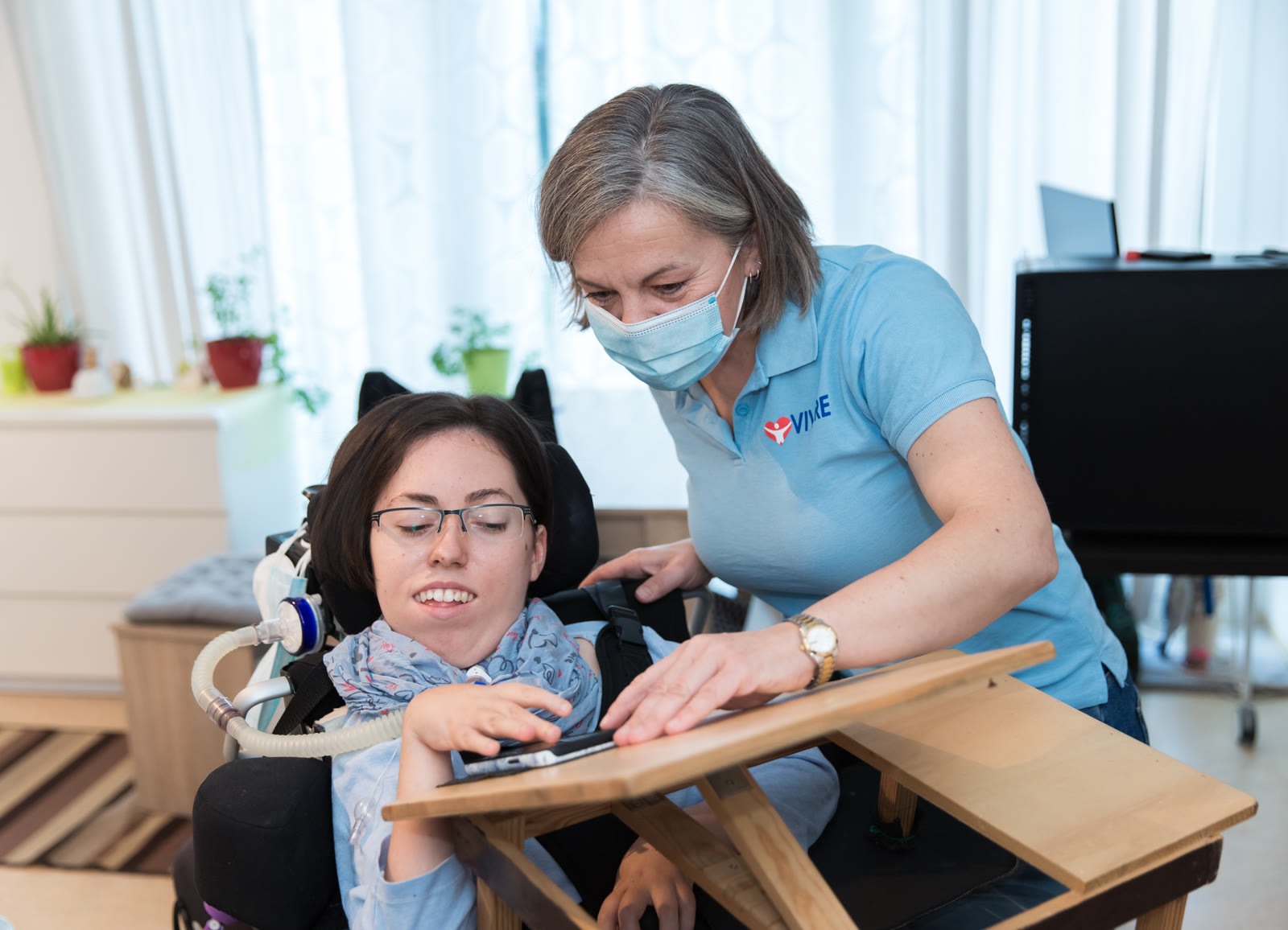 Vivere Pflegefachkraft bei der außerklinischen Intensivpflege